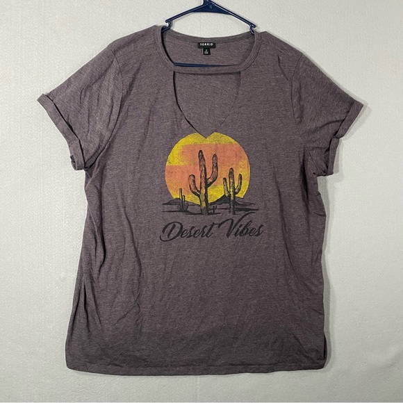 Torrid Desert Vibes V Neck Choker T Shirt Gray Cactus Sunset Woman’s Size 2x - Picture 1 of 8